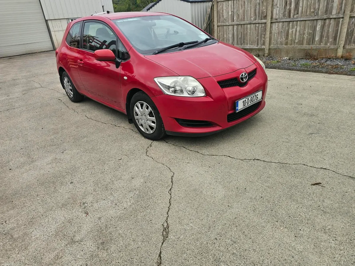 2010 Toyota Auris - Image 2