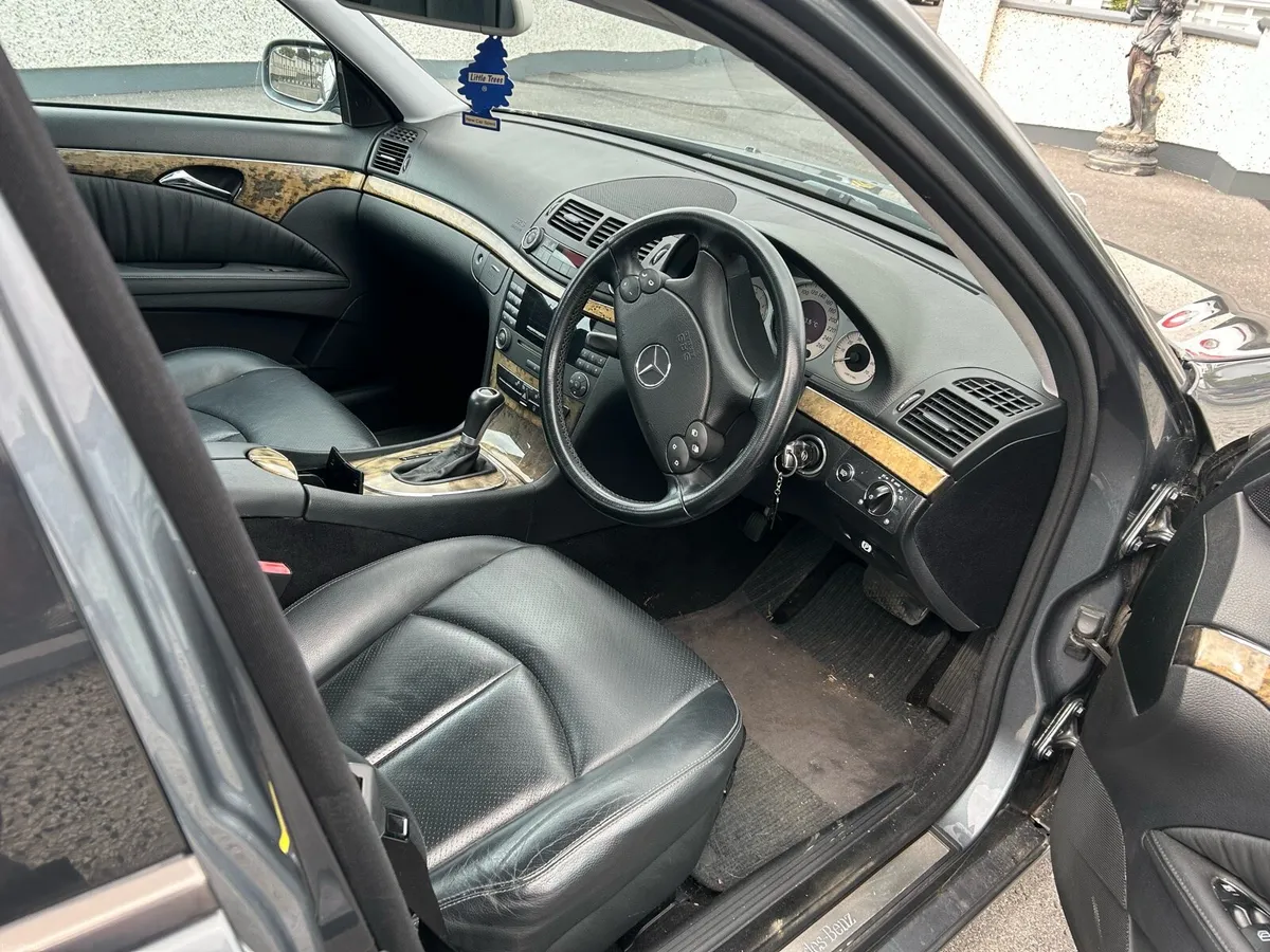 Mercedes Benz E-Class  200 Kompressor Avantgarde - Image 4