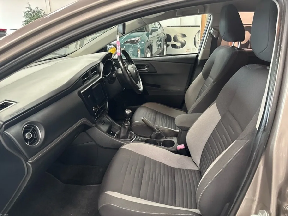 Toyota Auris AURIS 1.2T 5DR LUNA - Image 6
