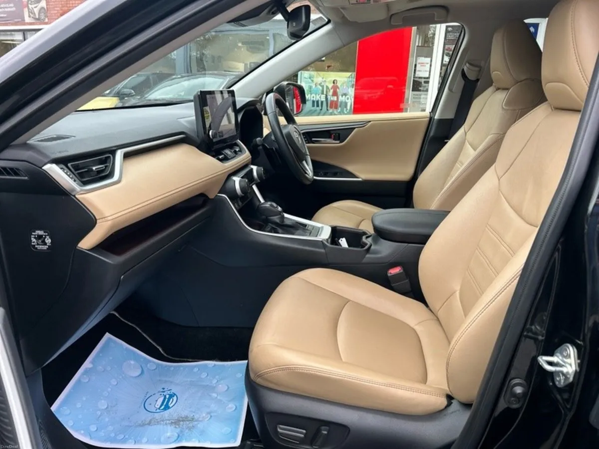 Toyota RAV4 PLATINUM EDITION AUTO - Image 6