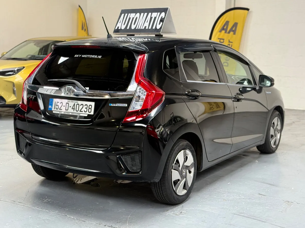 2015 Honda JAZZ/Fit 1.5 Hybrid Automatic,CarPlay - Image 5
