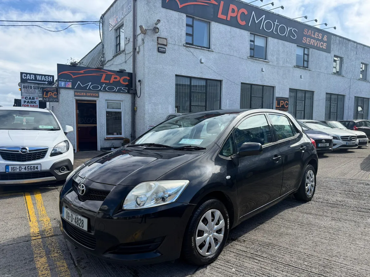 Toyota Auris 2009 - Image 2