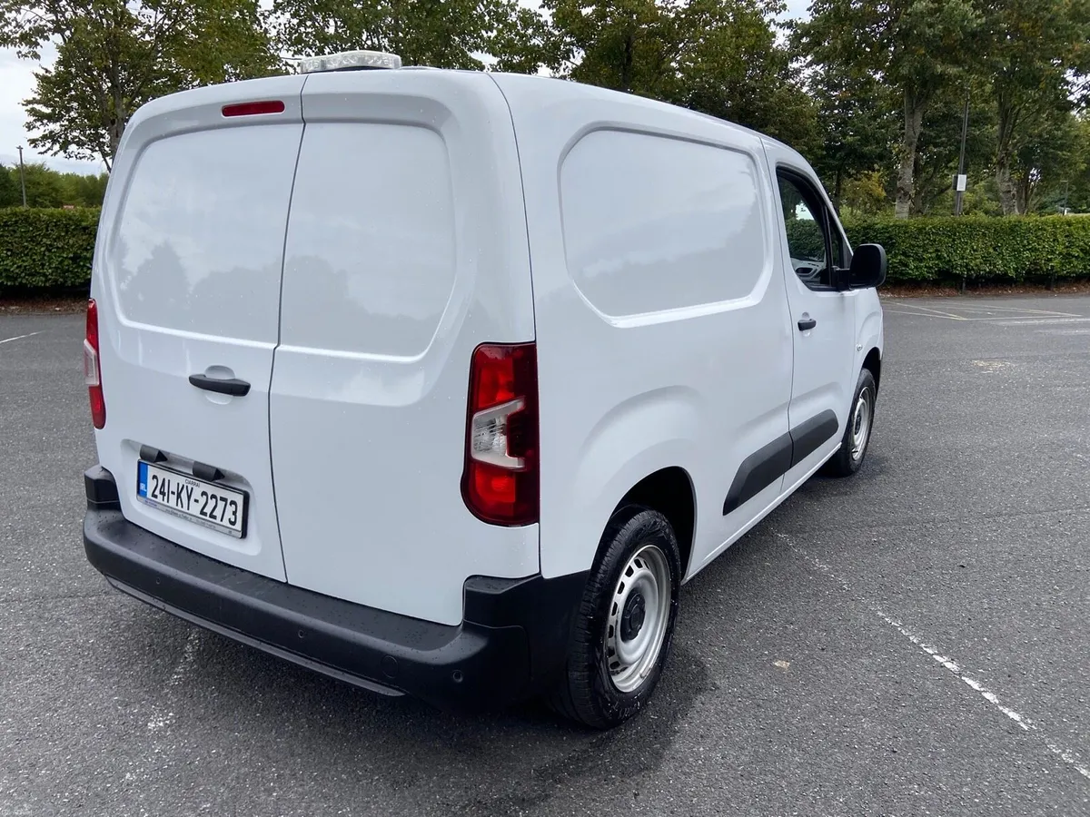 2024 Fiat Doblo - Image 3