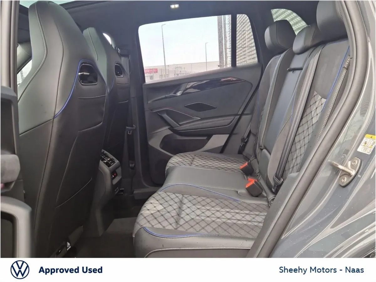 Volkswagen Tiguan R-Line 75 2.0TDI DSG, Black Pack - Image 6