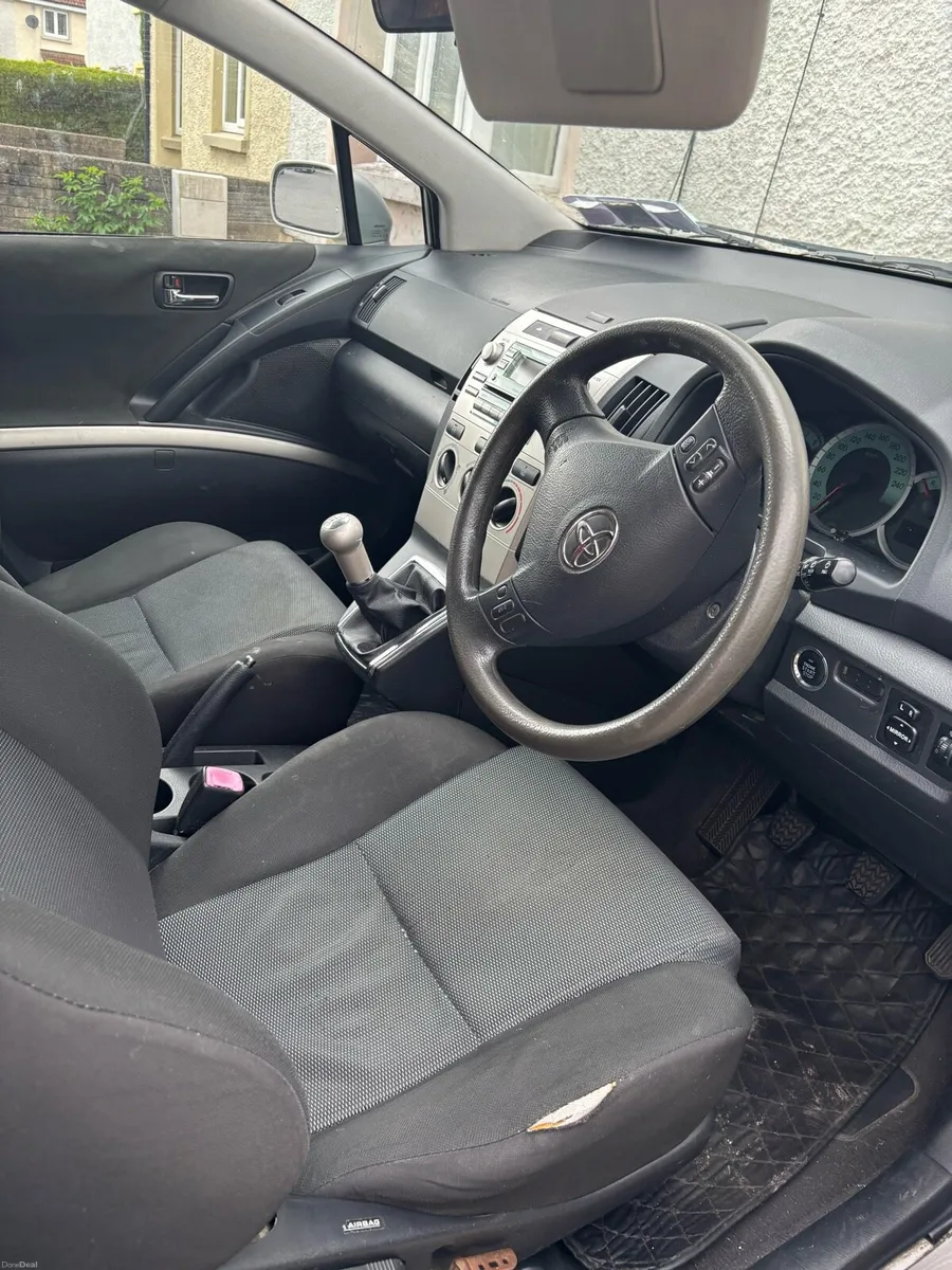 Toyota Corolla verso - Image 3