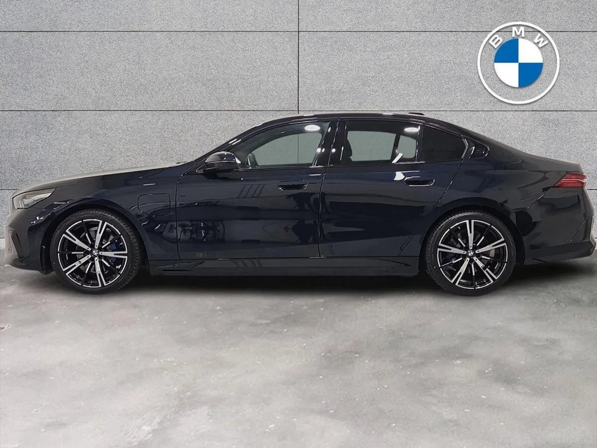 BMW 5-Series 530e M Sport Saloon - Image 3