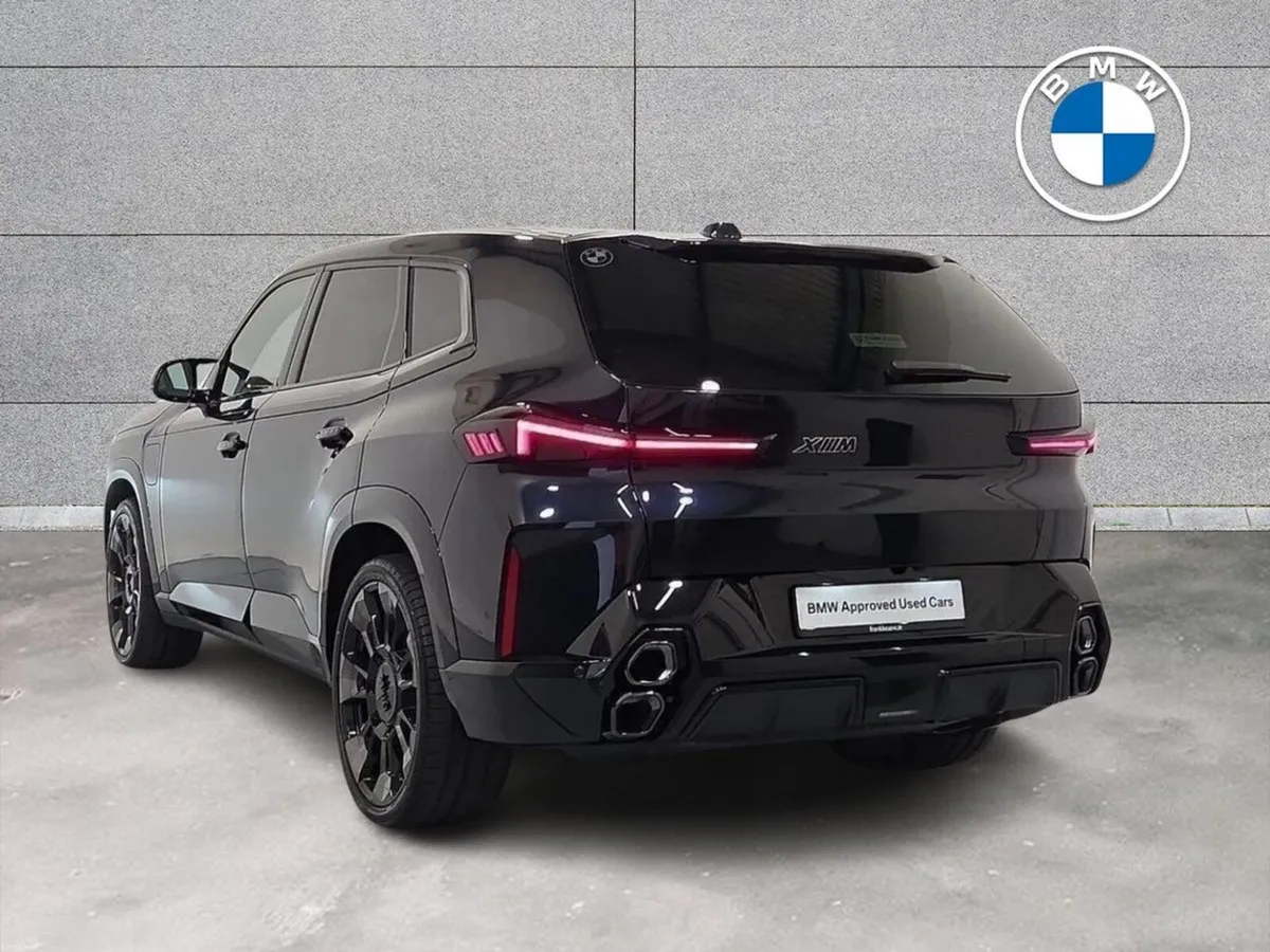 BMW XM 50e - Image 2