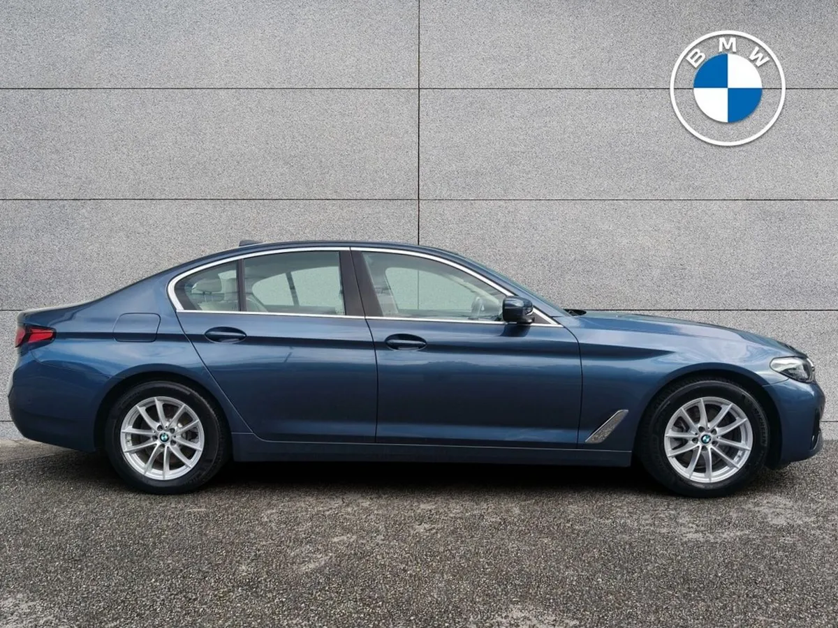 BMW 5-Series 520d SE Saloon - Image 3