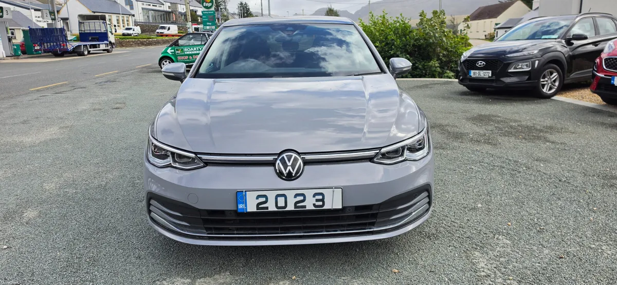 Volkswagen Golf Style TSI E-Hybrid 2023 - Image 2
