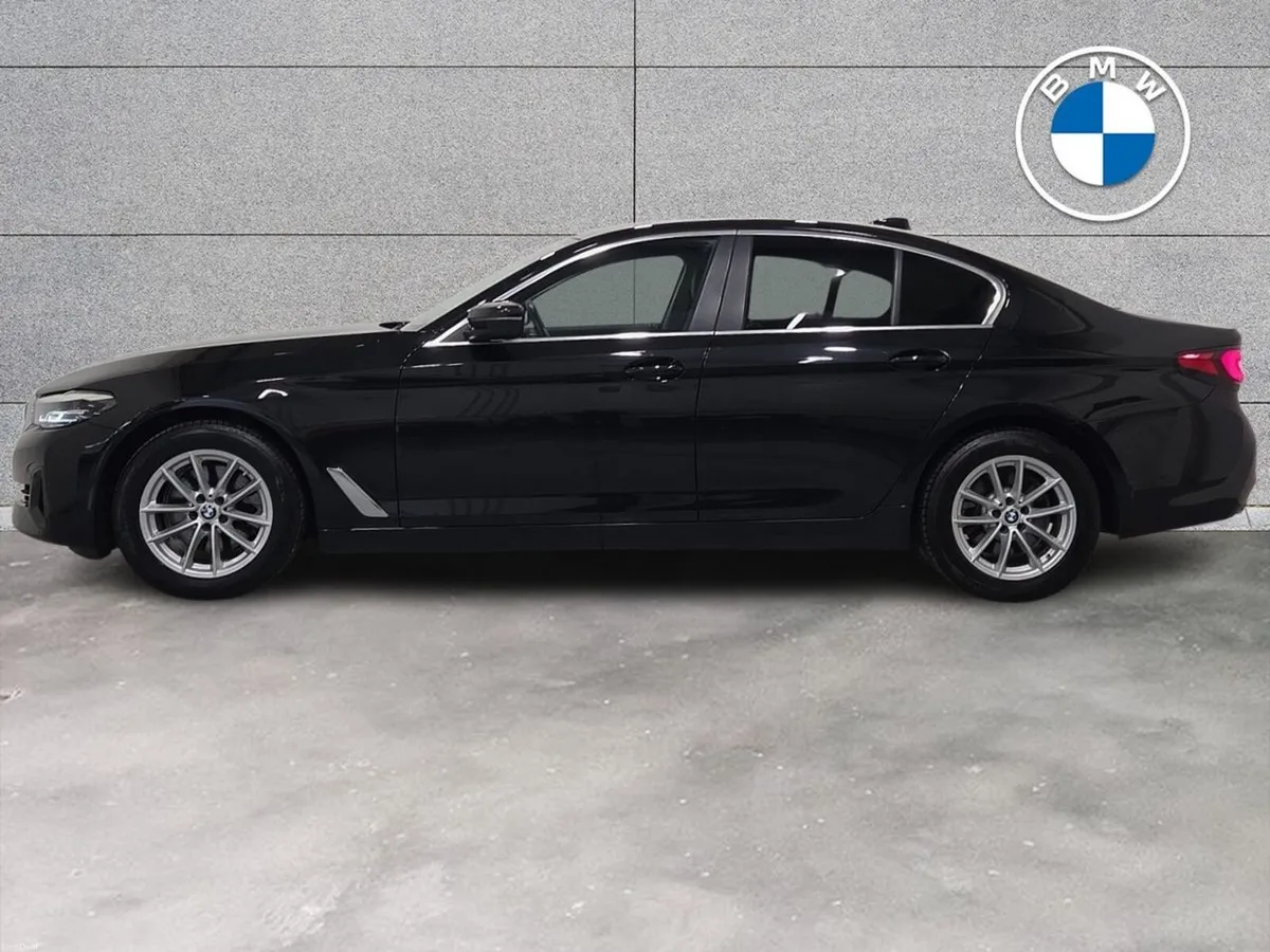 BMW 5-Series 520d SE Saloon - Image 3