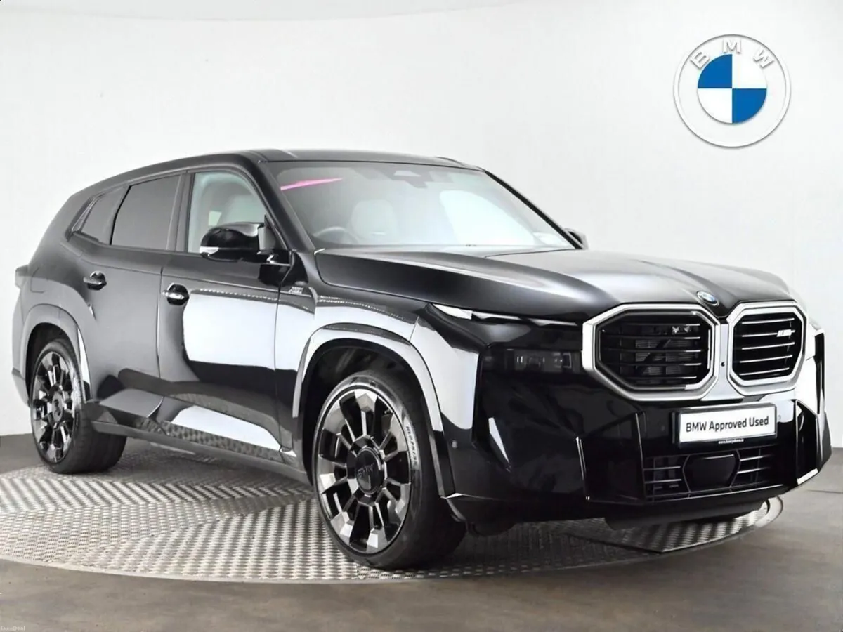 BMW XM 50e - Image 1