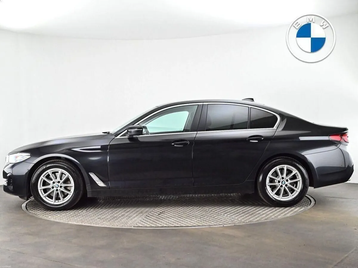BMW 5-Series 520d SE Saloon - Image 3