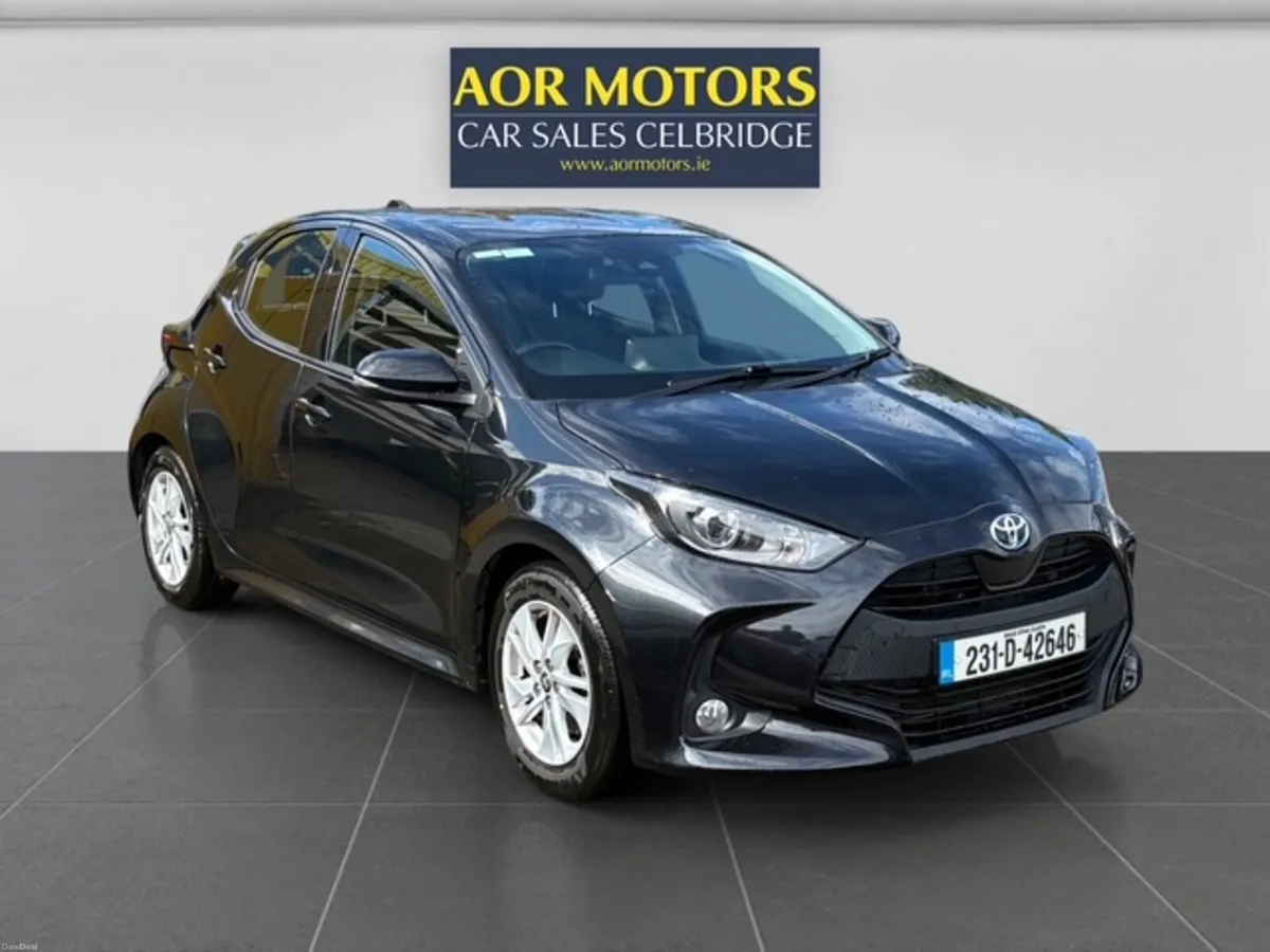 Toyota Yaris 2023 HYBRID LUNA IRISH - Image 4