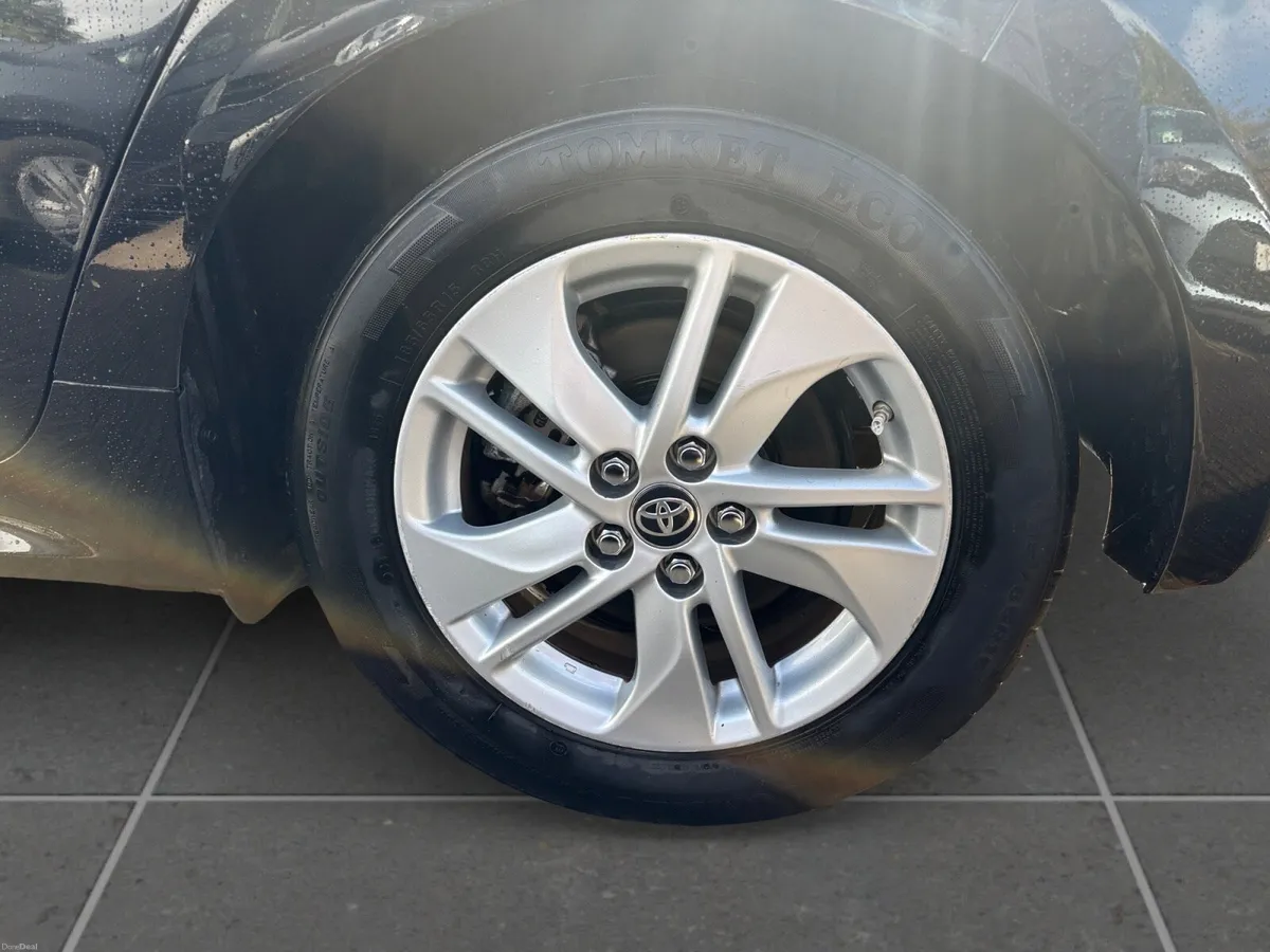 Toyota Yaris 2023 HYBRID LUNA IRISH - Image 6