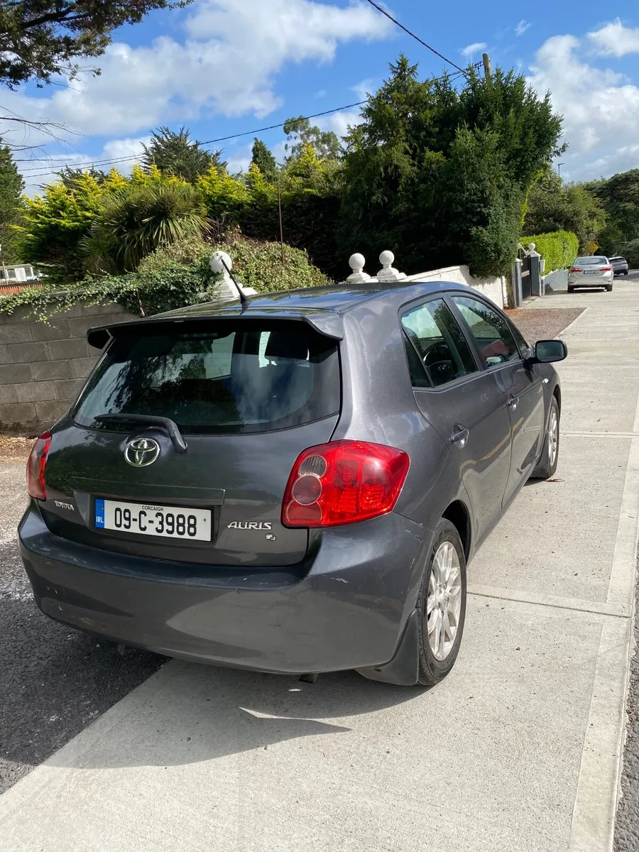 Toyota Auris 2009 - Image 2