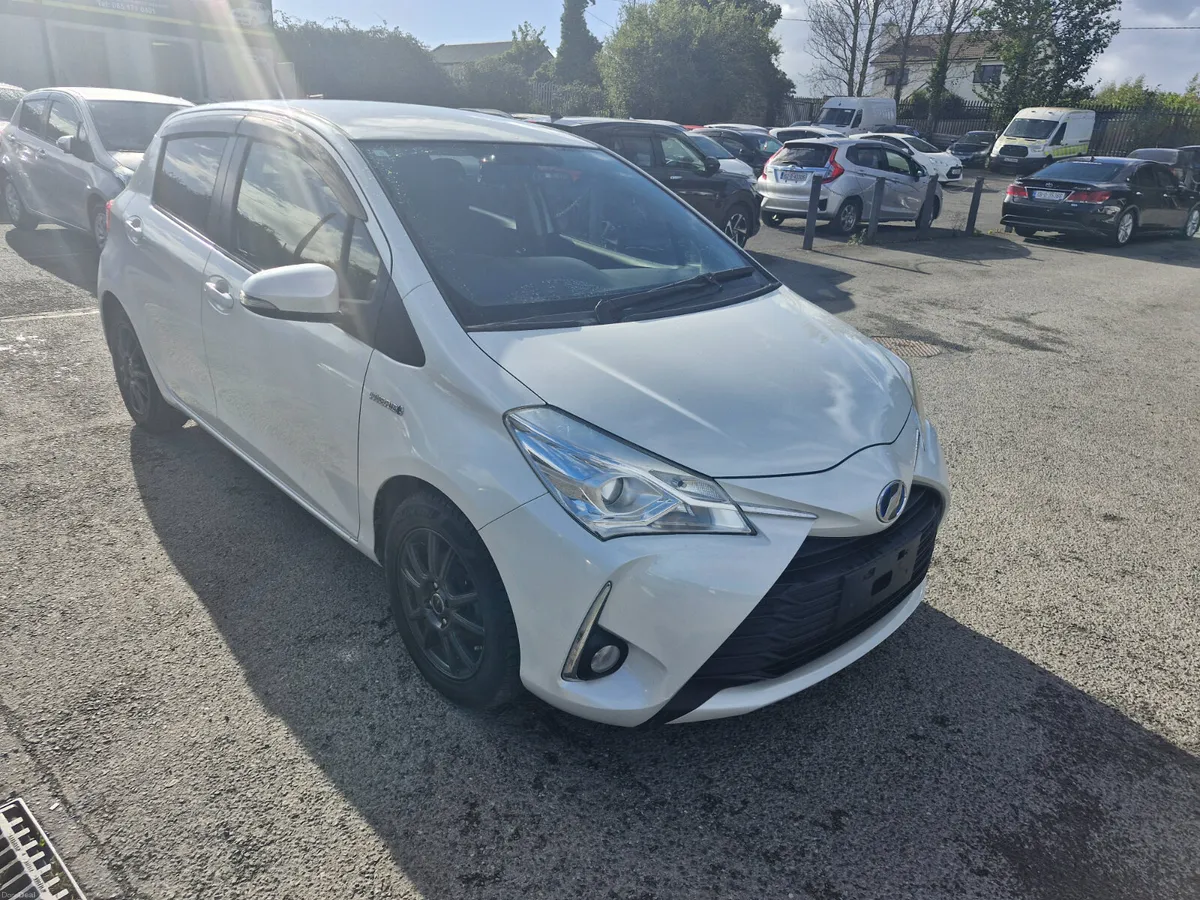 2022 Toyota Prius 1.5L Hybrid Low Miles Automatic - Image 1