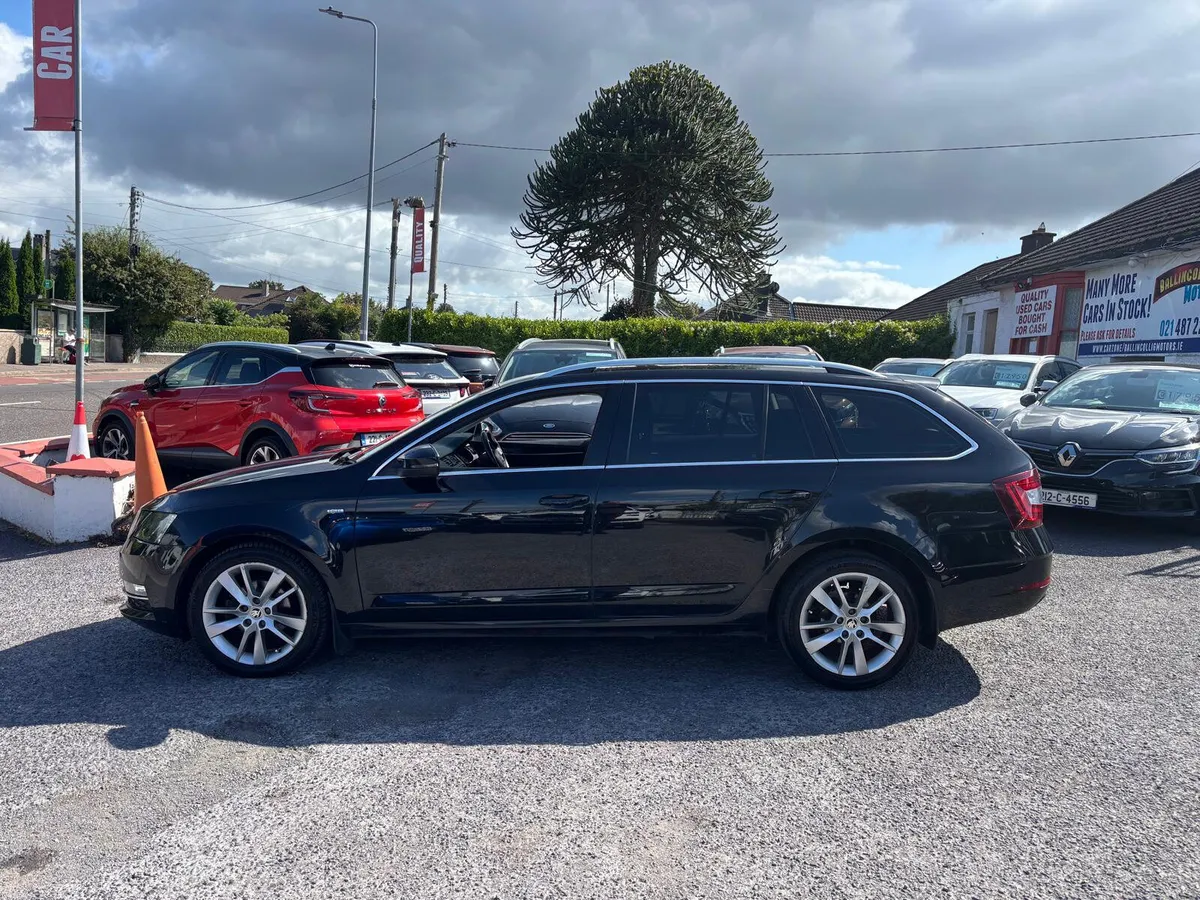 Skoda Octavia 2020  diesel  ESTATE  LOW  KMS - Image 3