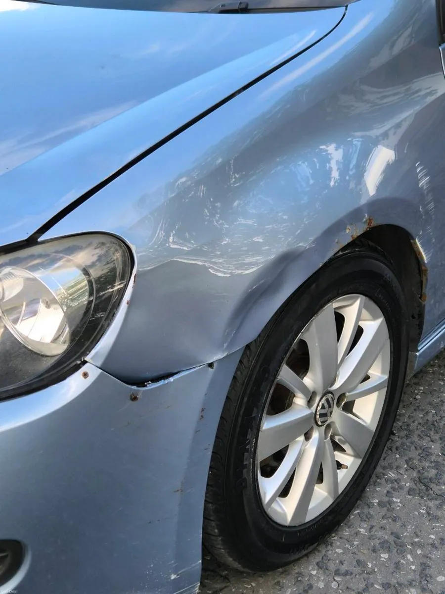 2011 Volkswagen Golf - Image 4