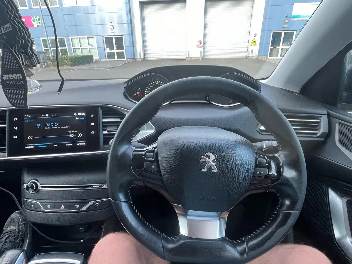 Peugeot 308 - Image 5