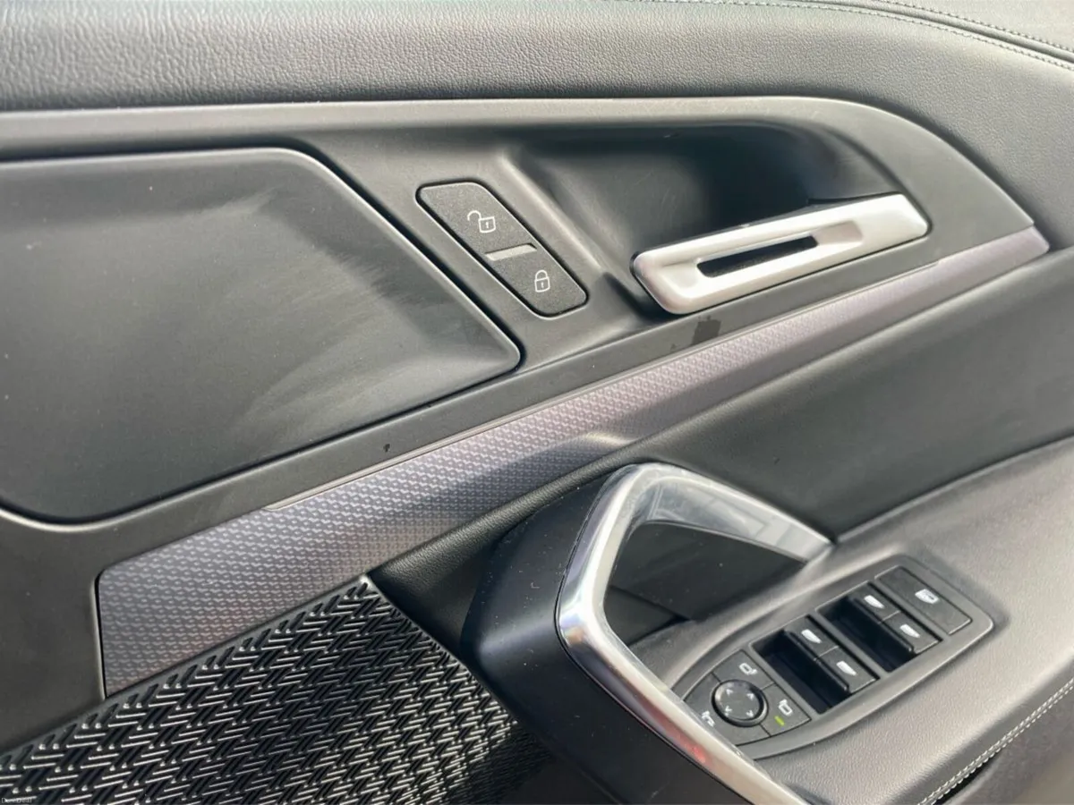 BMW iX1 eDrive20 M Sport - Image 5