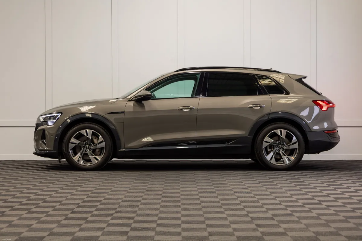 232 Audi Q8 e-tron Sport 50 Quattro - Image 3