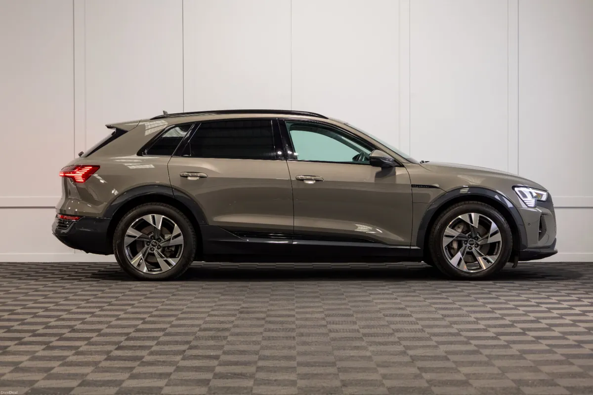 232 Audi Q8 e-tron Sport 50 Quattro - Image 6