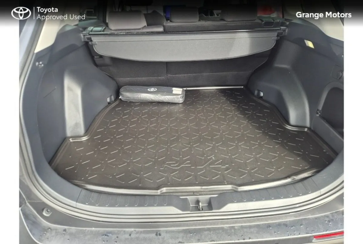 Toyota RAV4 2.5 HYBRID LUNA 5DR - Image 6
