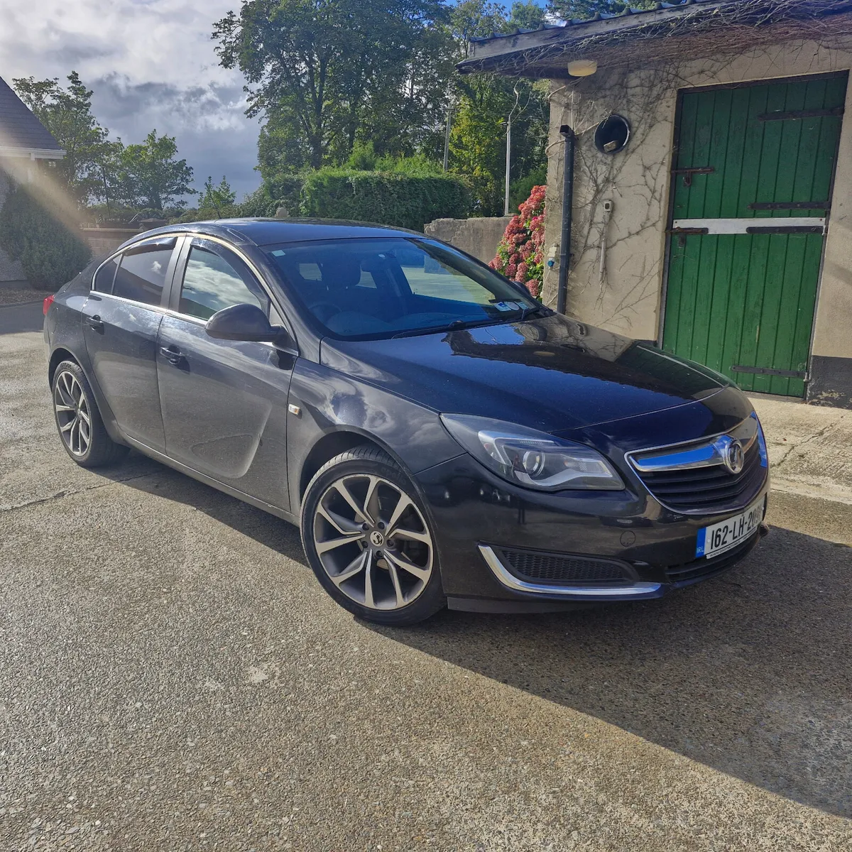 Vauxhall Insignia 2016 automatic - Image 1
