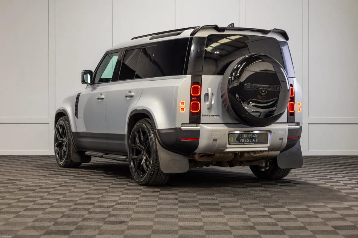 242 Land Rover Defender D250 S 3 Seat Commercial - Image 4