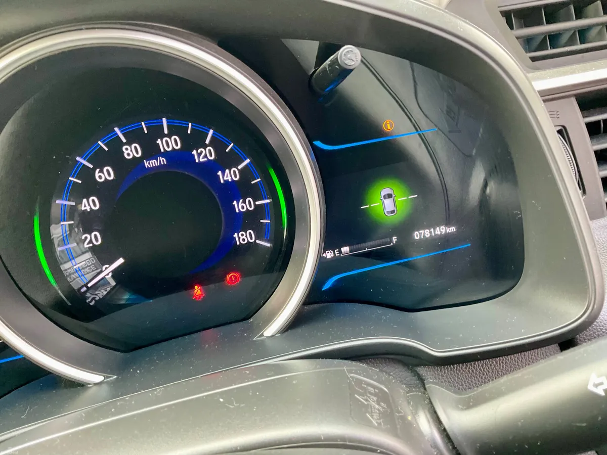 2016 Honda Fit 1.5 Hybrid Automatic CarPlay - Image 6