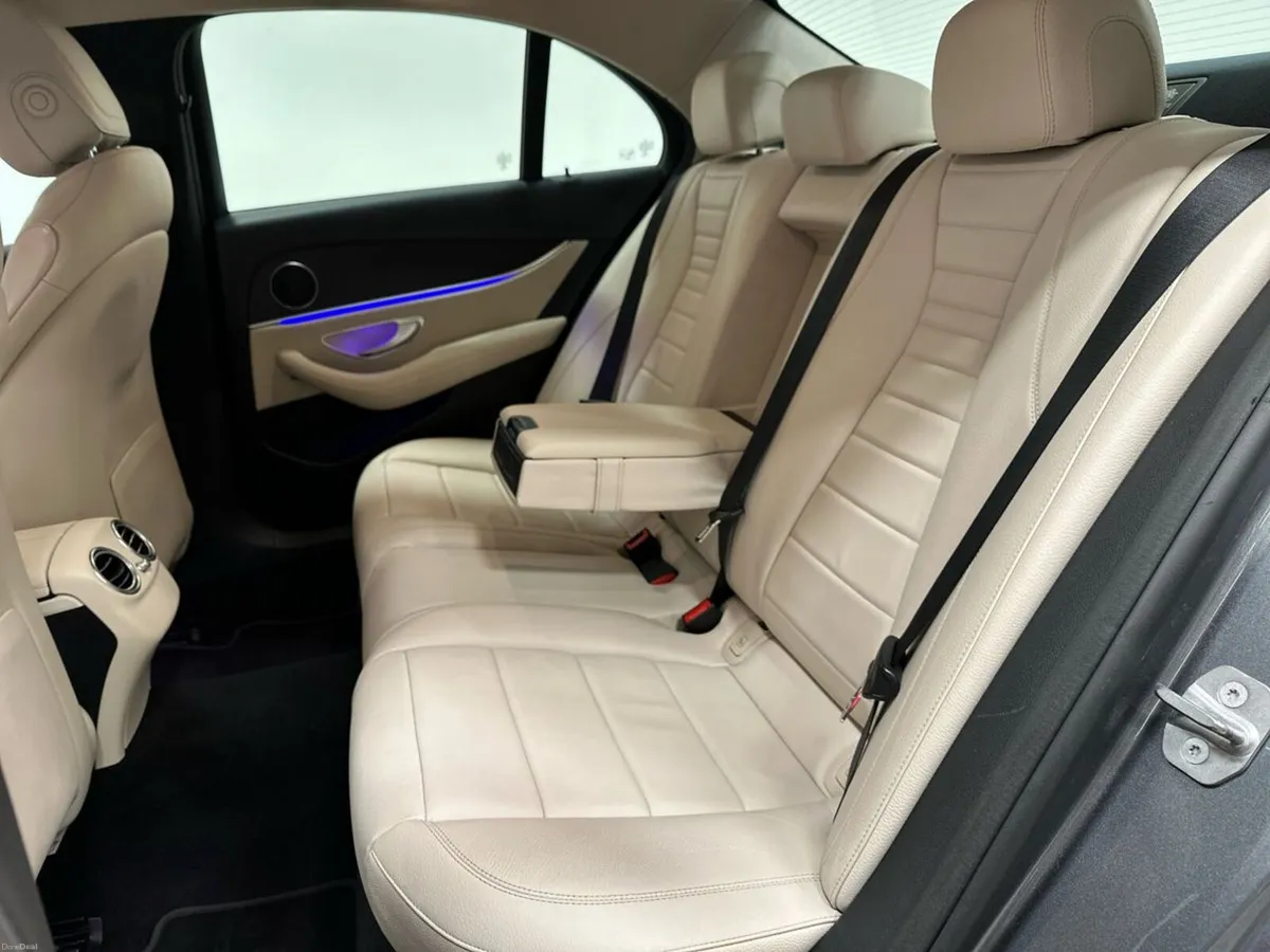 Mercedes-Benz E-Class E200 D AMG Exterior Line - Image 4
