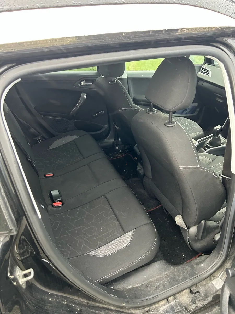 PEUGEOT 2008 1.6 Diesel - Image 6