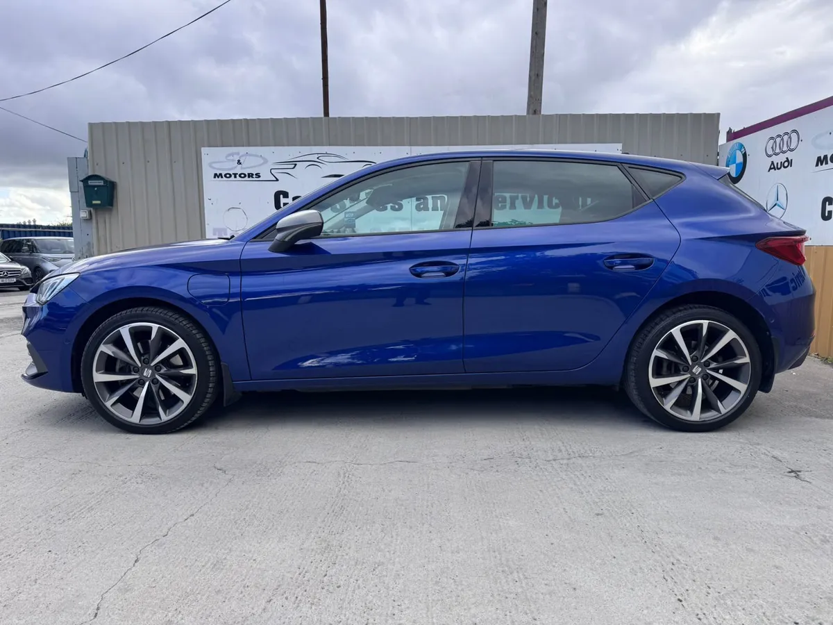 211 SEAT Leon 1.4 e-Hybrid 204hp DSG FR Pan Roof - Image 6
