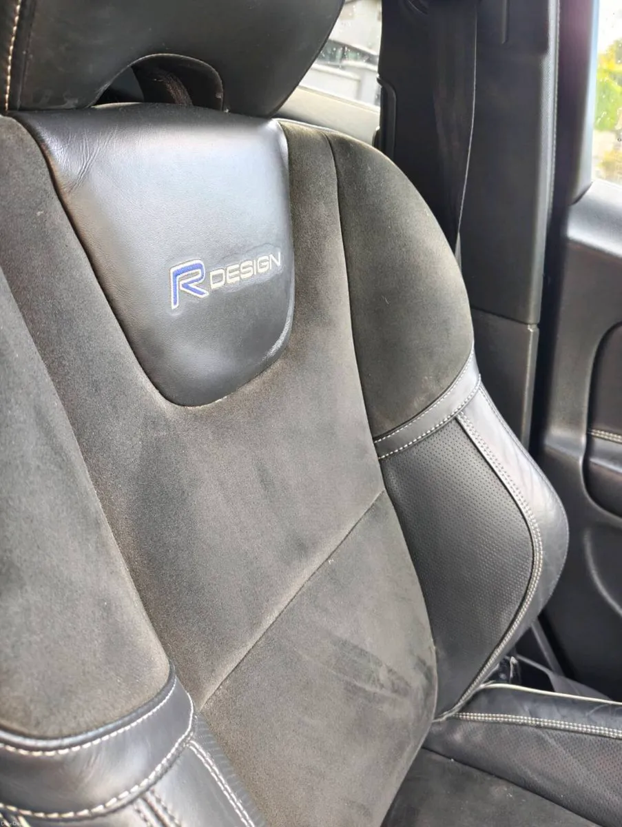 132 Volvo 2.0 D3 R DESIGN  136BHV - Image 3