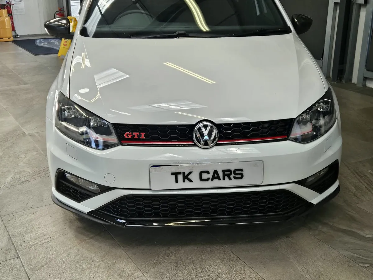 15 VOLKSWAGEN POLO GTI 200 BHP AUTO - Image 6