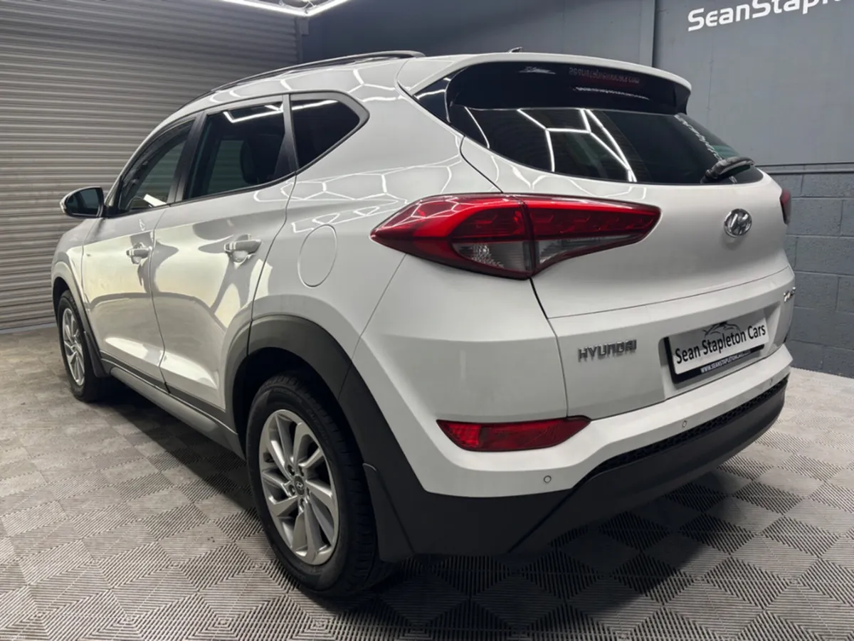 Hyundai Tucson PREMIUM 5DR - Image 5