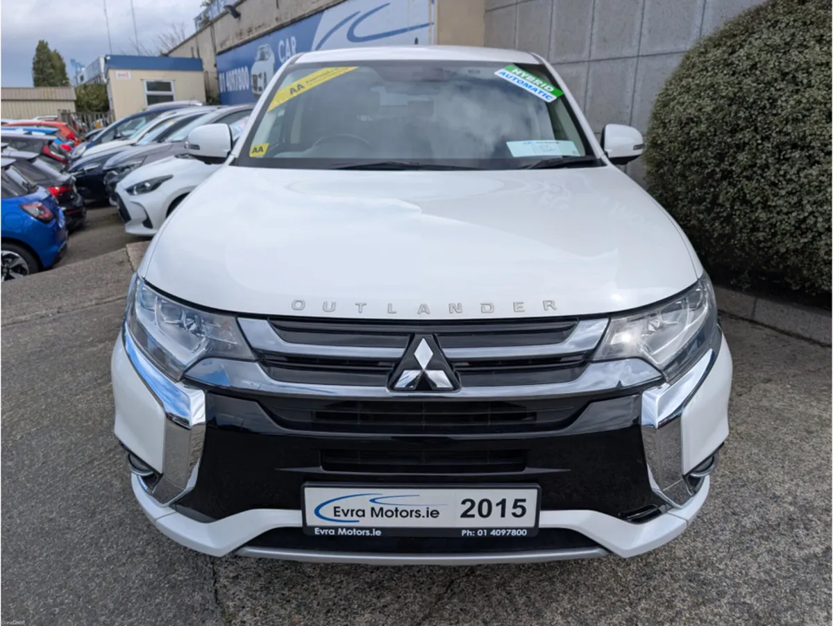 Mitsubishi Outlander G PREMIUM 4WD HYBRID PHEV AUT - Image 3