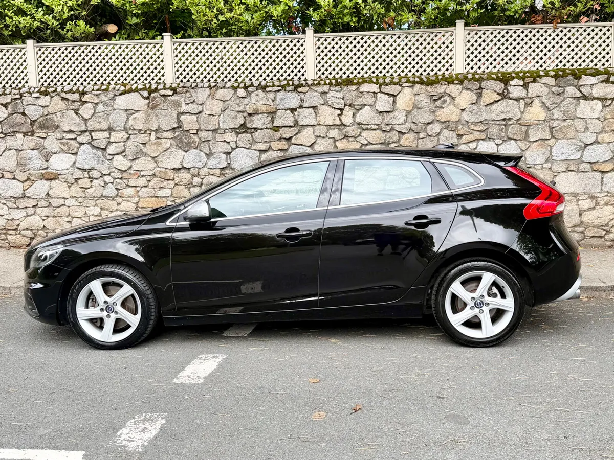 Volvo V40 2016!! R-LINE!! - Image 4