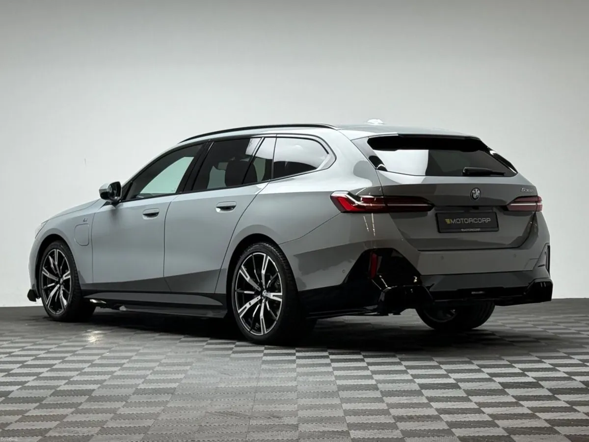 BMW 5-Series 530E M SPORT *PAN ROOF* - Image 5