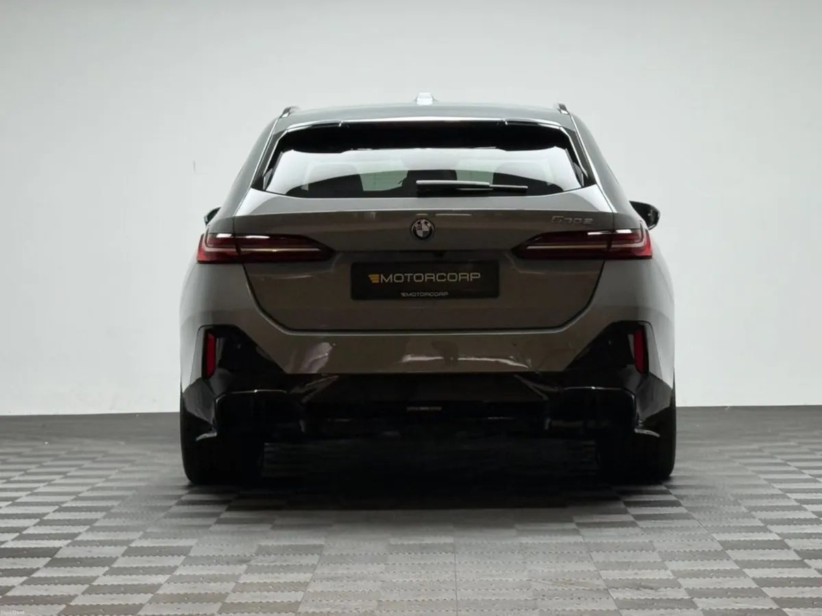 BMW 5-Series 530E M SPORT *PAN ROOF* - Image 6
