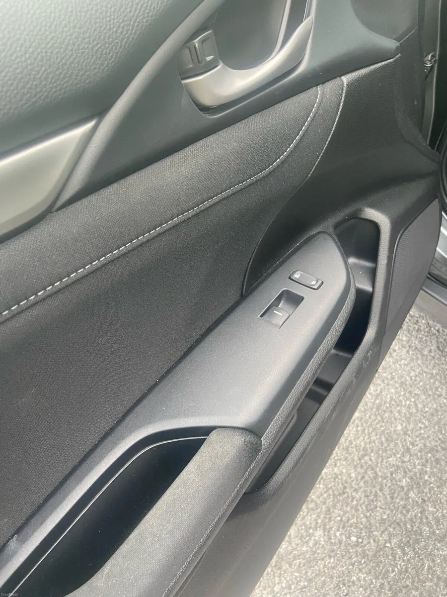 Honda Civic 1.0 VTEC Turbo - Image 4
