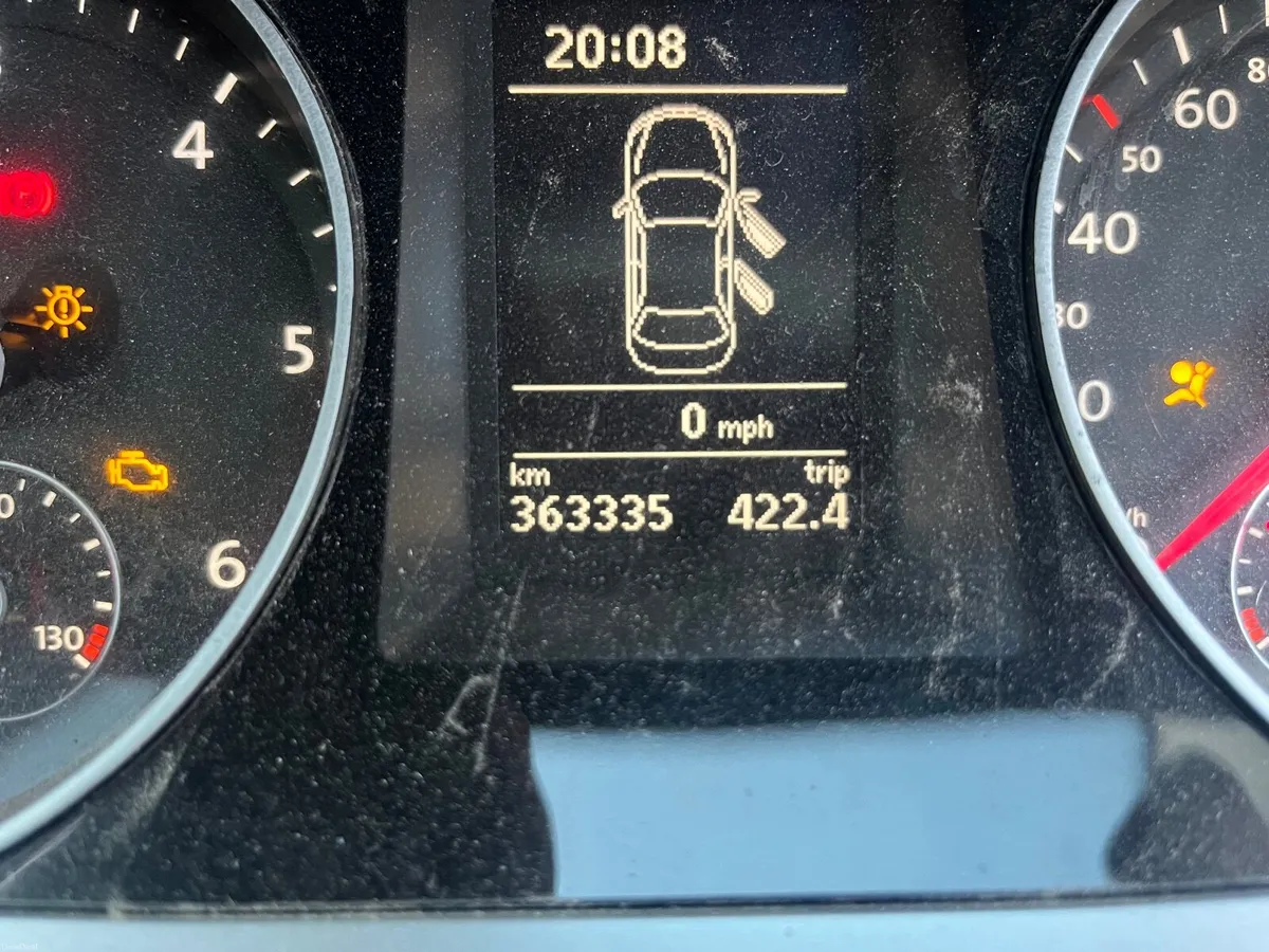 Volkswagen Passat 2013 - Image 2