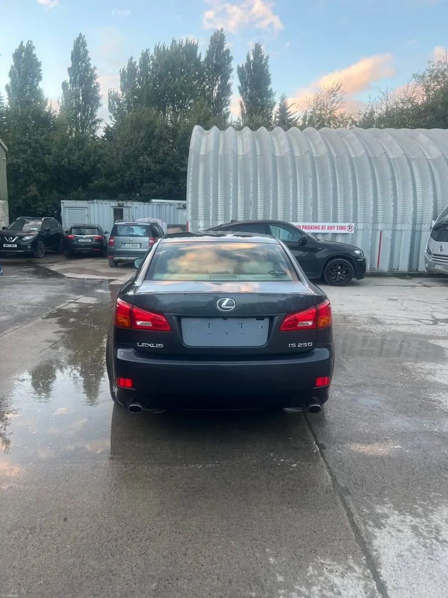 Lexus IS 2006 - Image 2