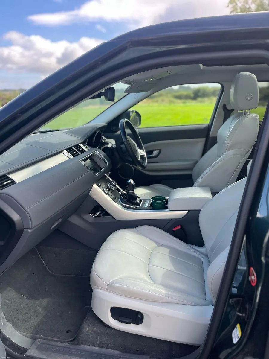 2018 Range Rover Evoque - Manual -Panormaic roof - Image 4
