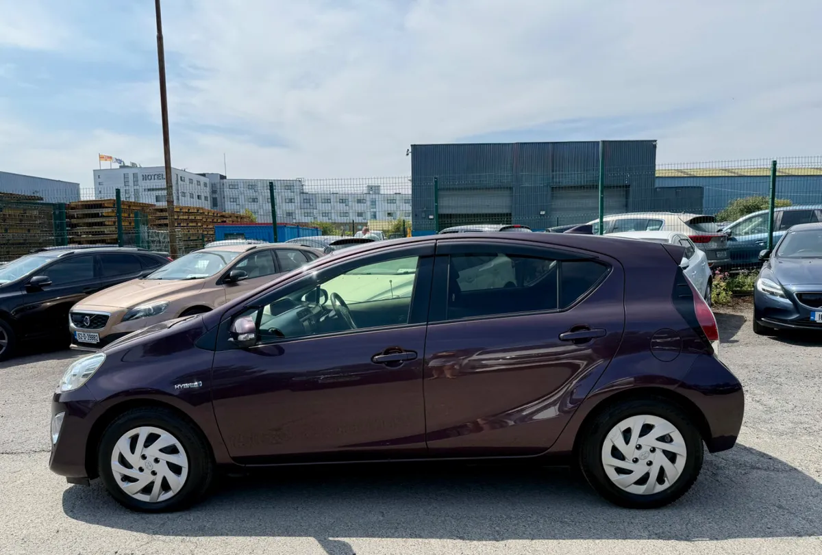 TOYOTA  AQUA  2015 1.5 HYBRID - Image 5