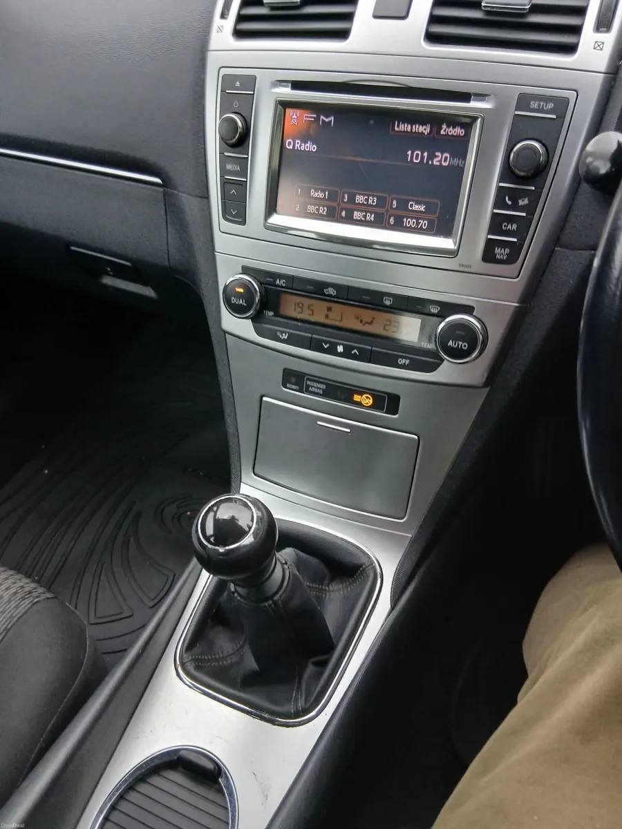 Toyota Avensis 2012 - Image 2