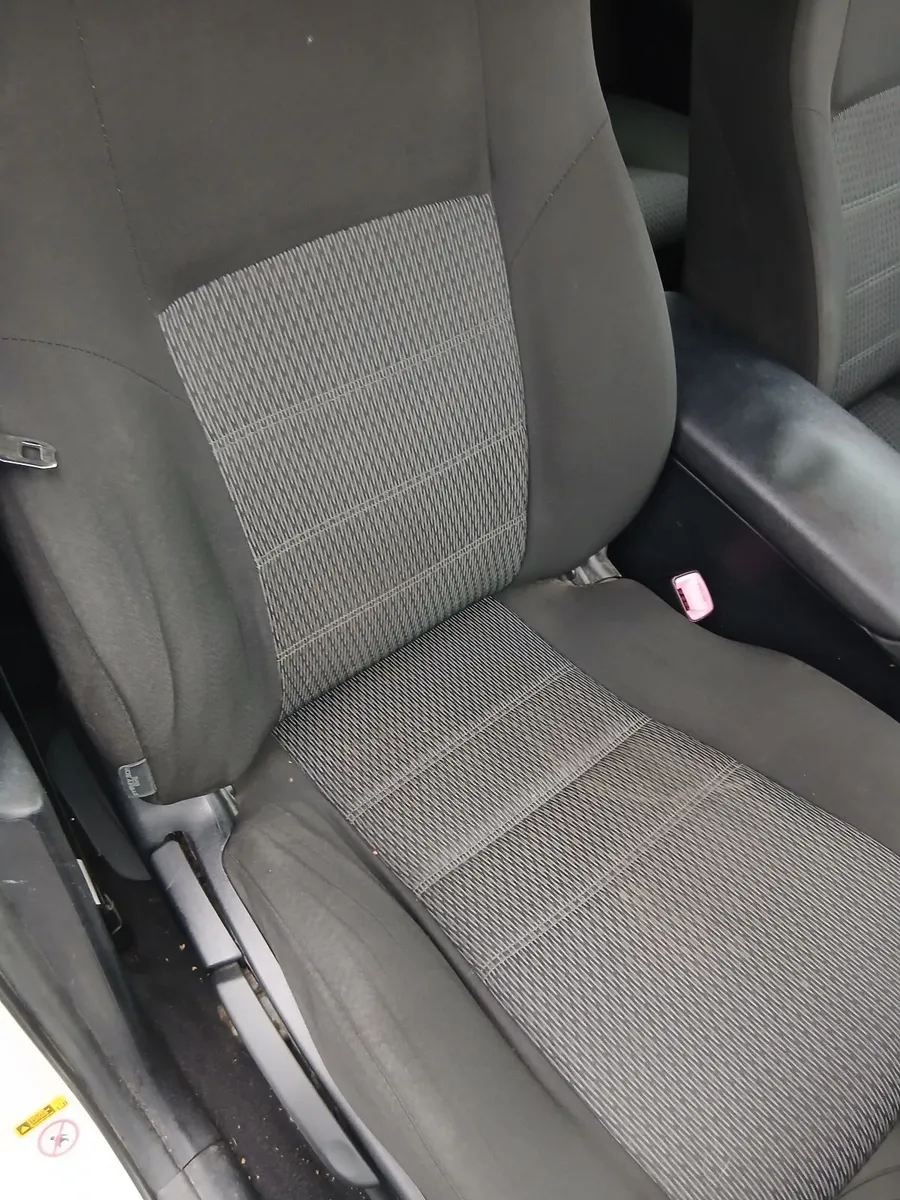 Toyota Avensis 2012 - Image 5