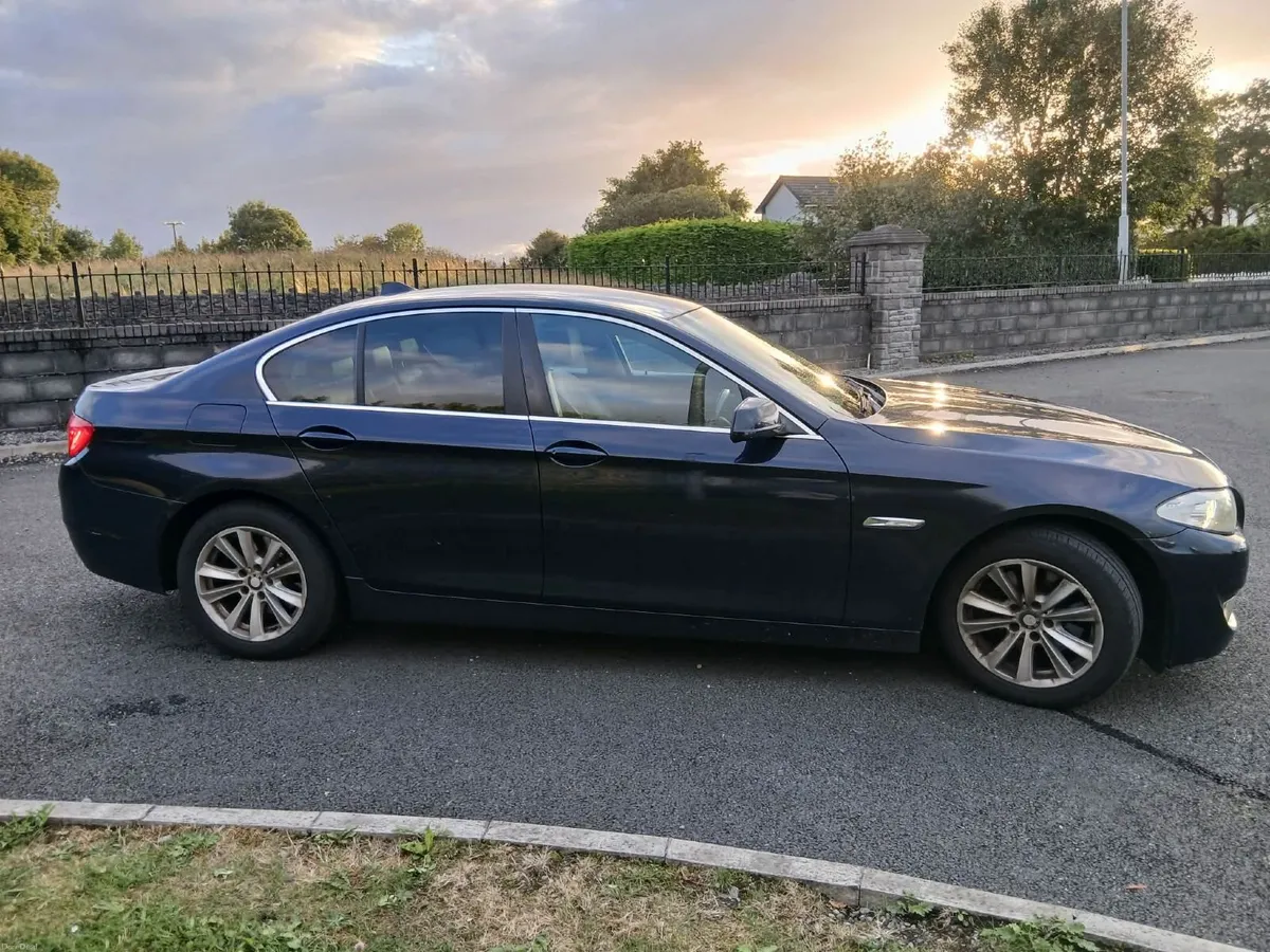 BMW 5-Series 2012 - Image 2