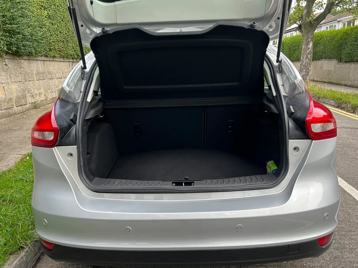 2016 FORD FOCUS PETROL 85,000 KM SERVICE HISTORY - Image 6