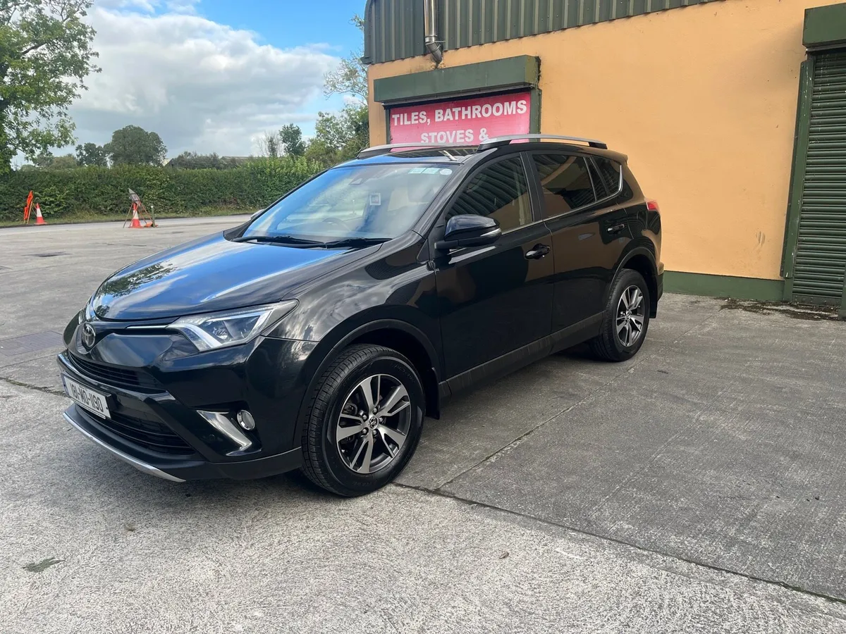 2018 (181) Toyota RAV4 luna sport NCT02/28 - Image 2
